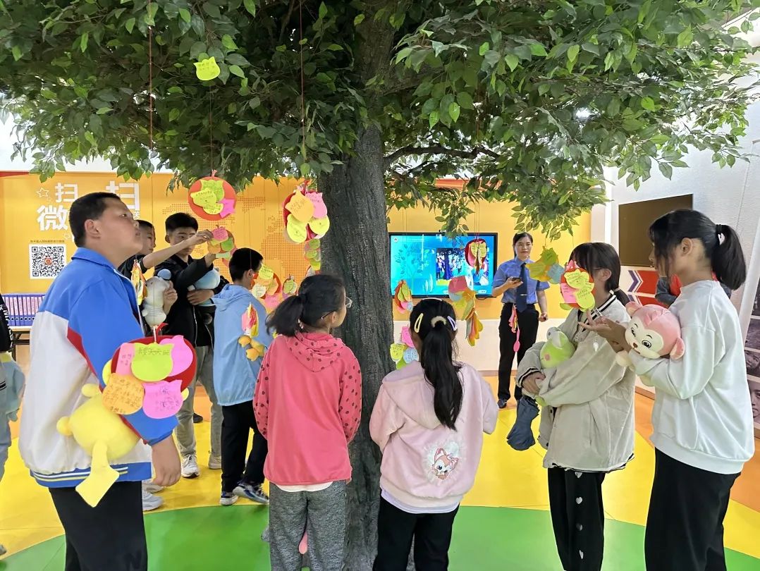 团县委组织开展“青暖童心 团伴成长”希望小屋感知家乡活动 ... ...