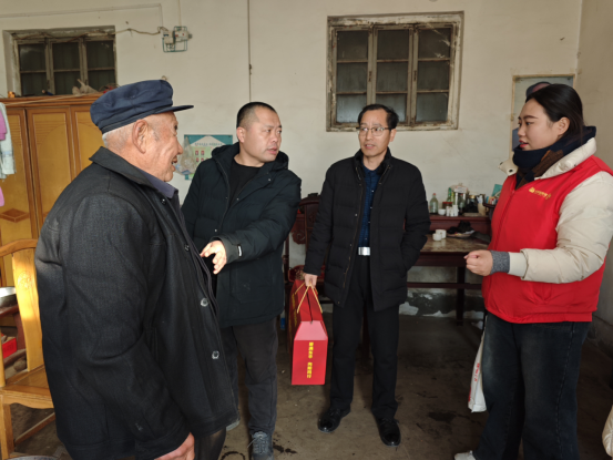 走访慰问送温暖 不忘初心显关怀——东平县“红色礼包”关爱特困老人走进接山镇辛庄 ...