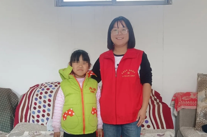东平信息港公益协会，送爱心衣物 传暖心真情