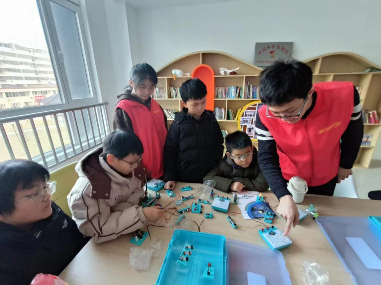 “青青学堂”推开电磁学的大门活动