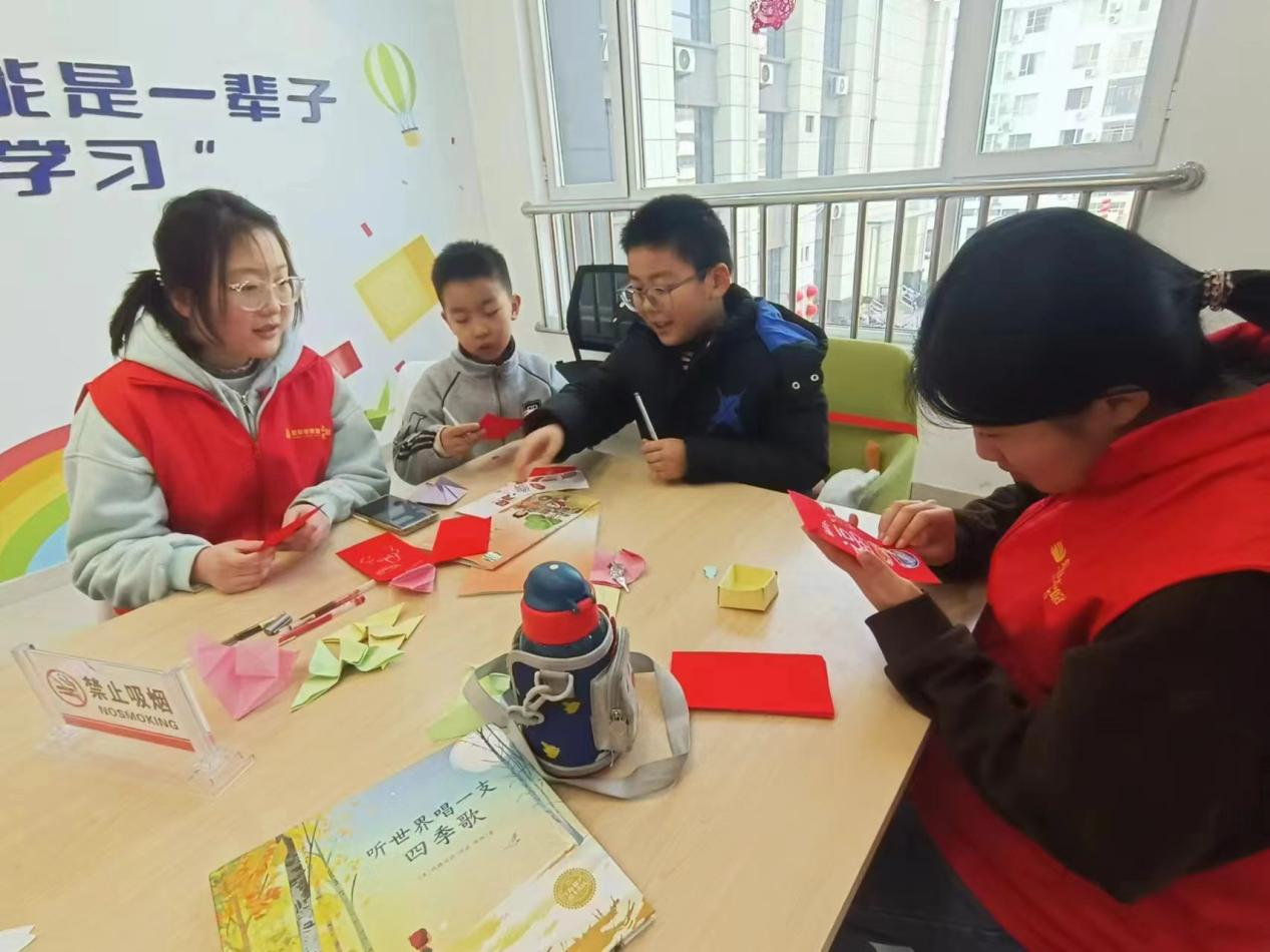 “青青学堂”动动小手心意手工活动
