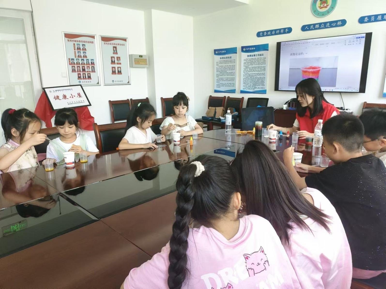 “暖心课堂”科学小实验活动