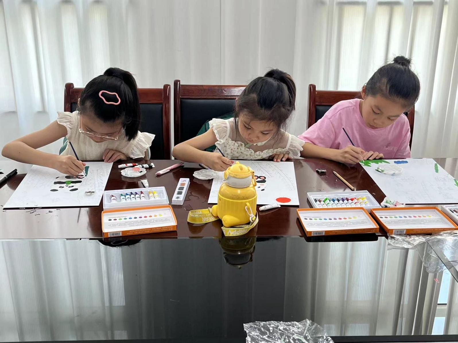 “暖心课堂”心灵彩绘