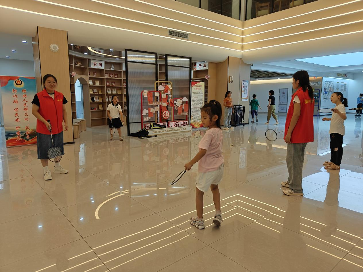 “暖心课堂”羽毛球活动