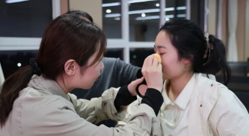 【青春社区 伙伴计划] “妆”点人生