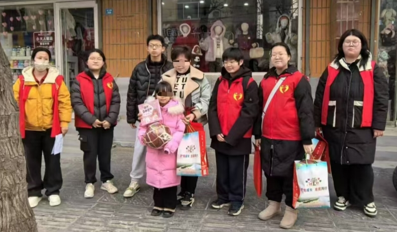 东平信息港公益协会开展“结对进社区、圆梦过大年”活动
