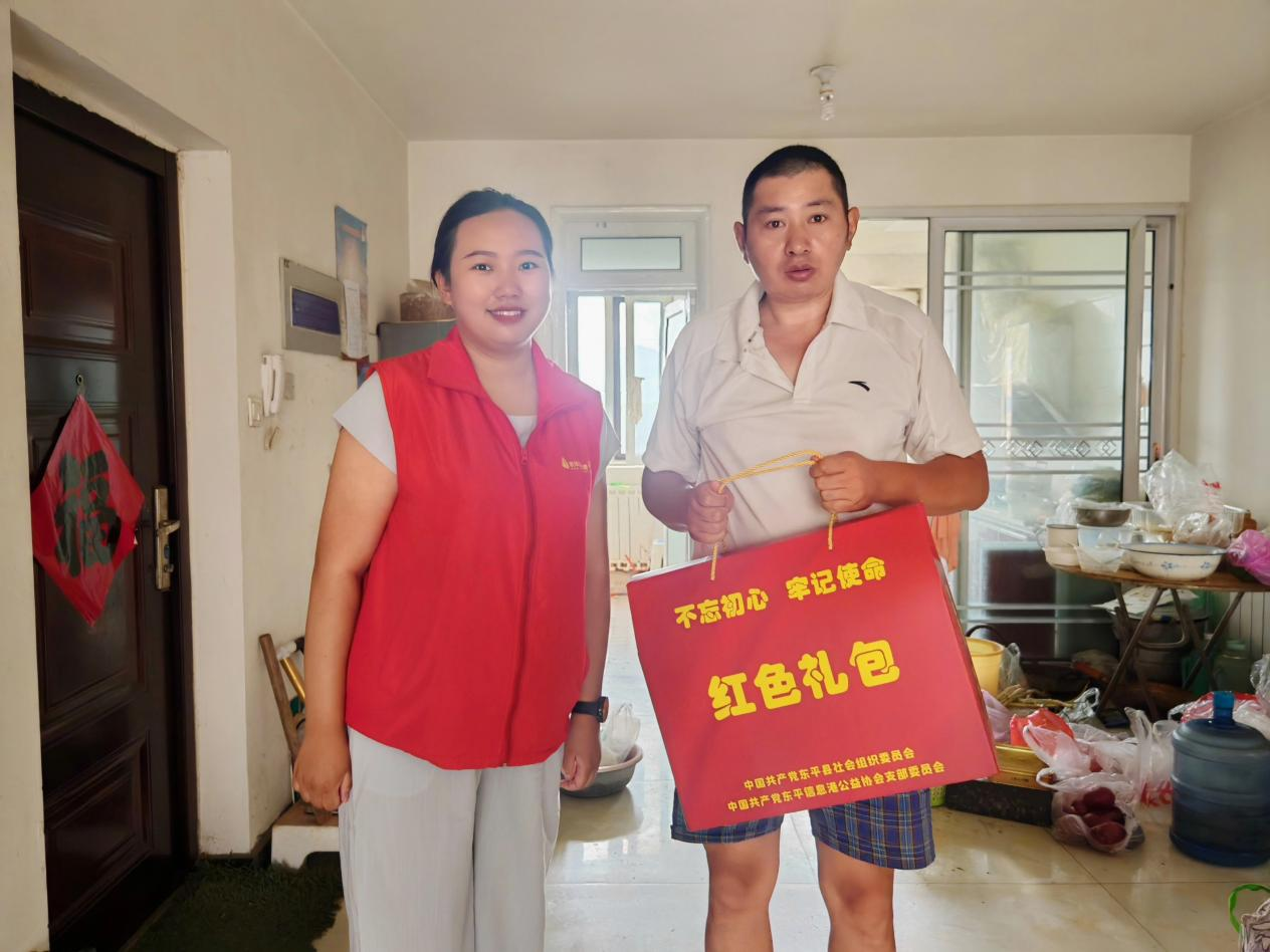 传递红色温暖 情系特困老人—东平信息港公益协会开展“红色礼包”特困老人关爱活动 ...