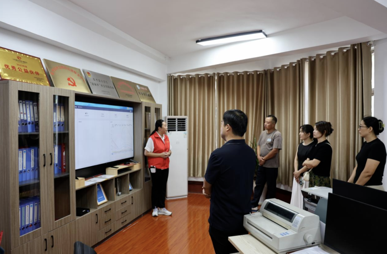 涓流成海·爱润未来——泰安万福泉、君乐宝牛奶99公益节联合捐赠仪式圆满举行 ... ...
